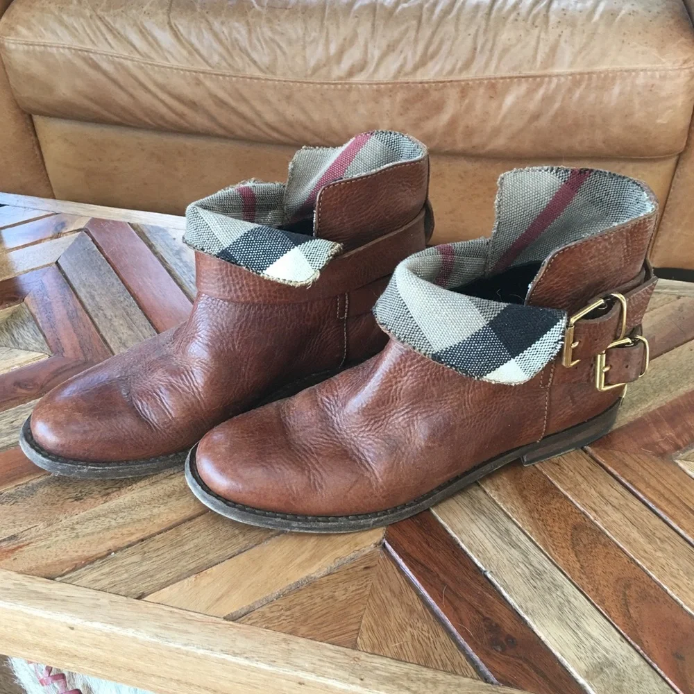Burberry ankle boots - Picture 1 of 6